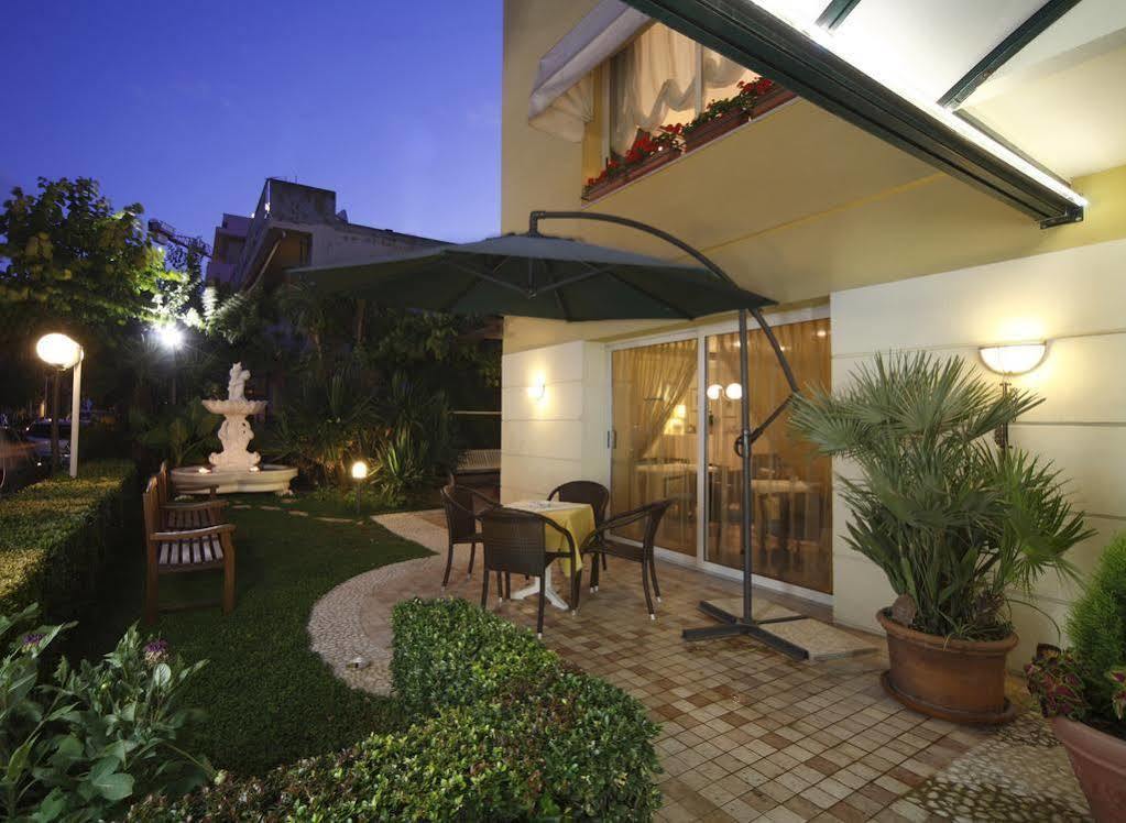 Hotel Houston Ρίμινι Εξωτερικό φωτογραφία