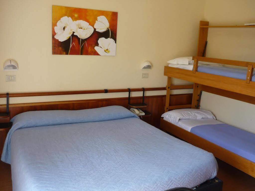 Hotel Houston Ρίμινι Εξωτερικό φωτογραφία