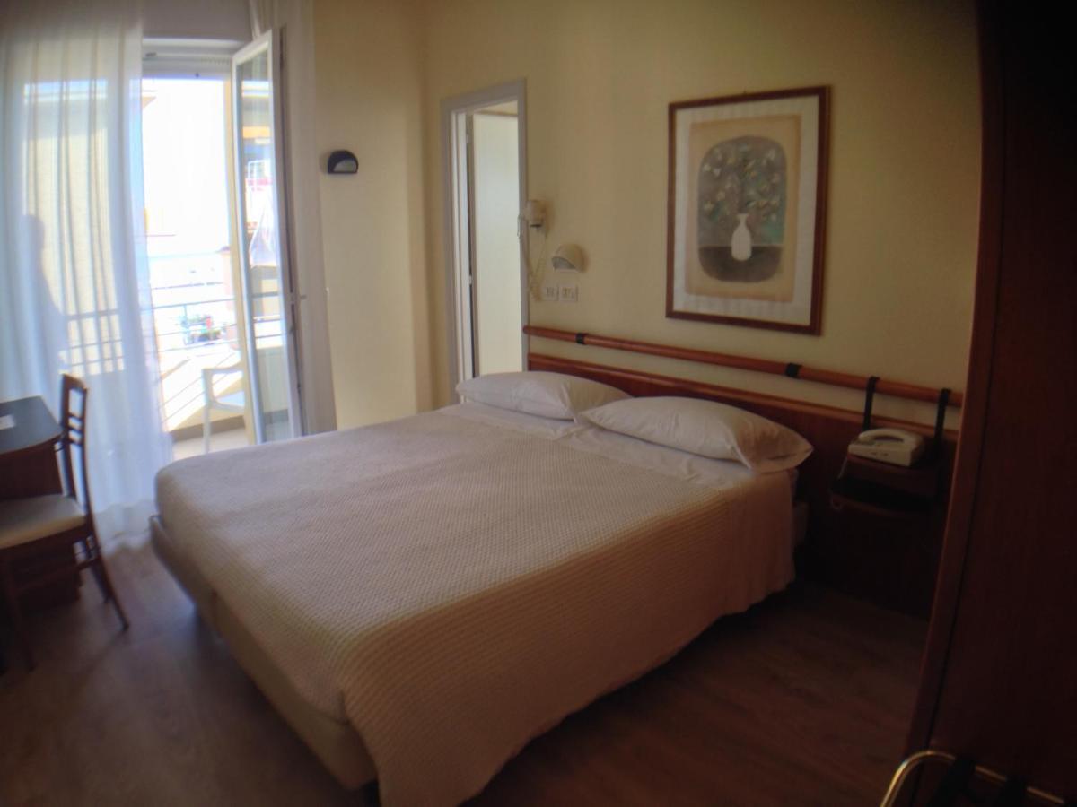Hotel Houston Ρίμινι Εξωτερικό φωτογραφία