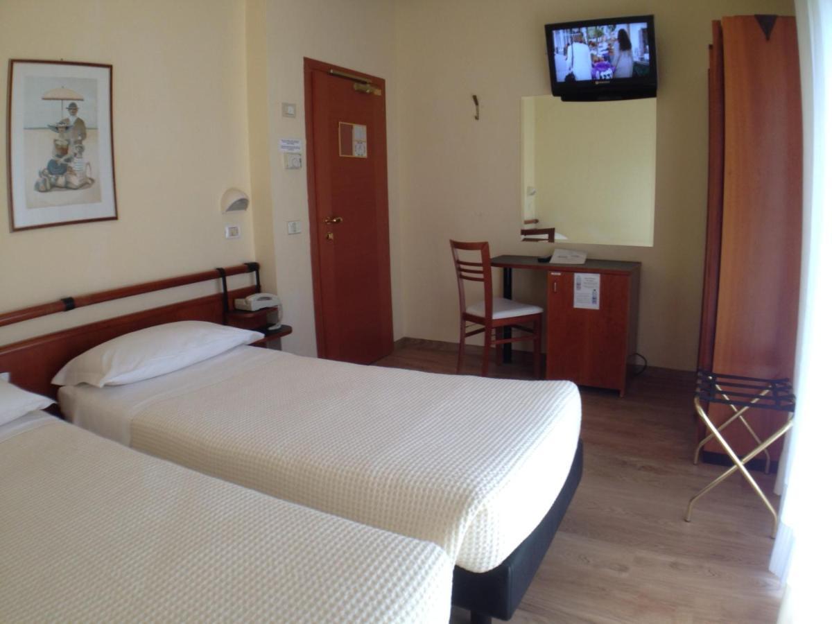 Hotel Houston Ρίμινι Εξωτερικό φωτογραφία